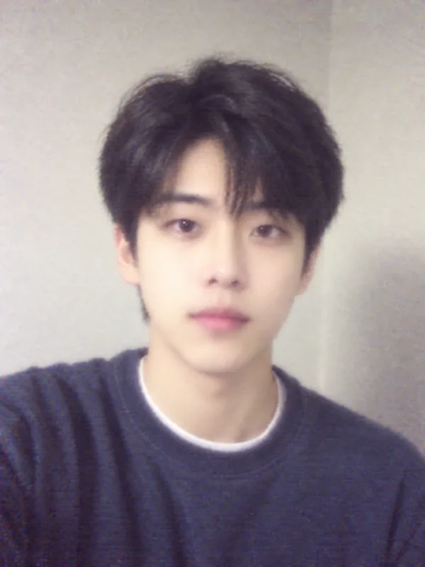 보정이 심한 사진 예시